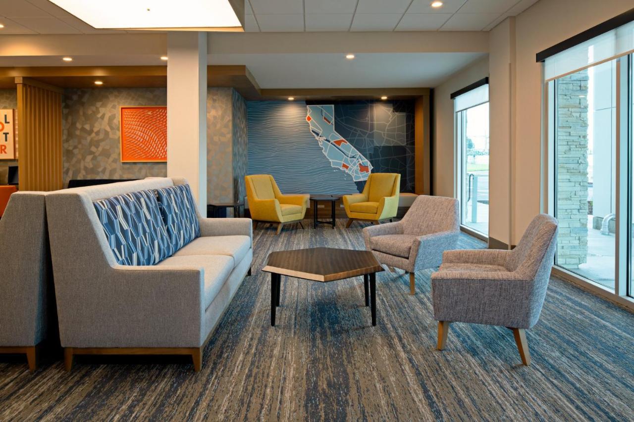 Holiday Inn Express & Suites - Hollister By Ihg Exterior foto
