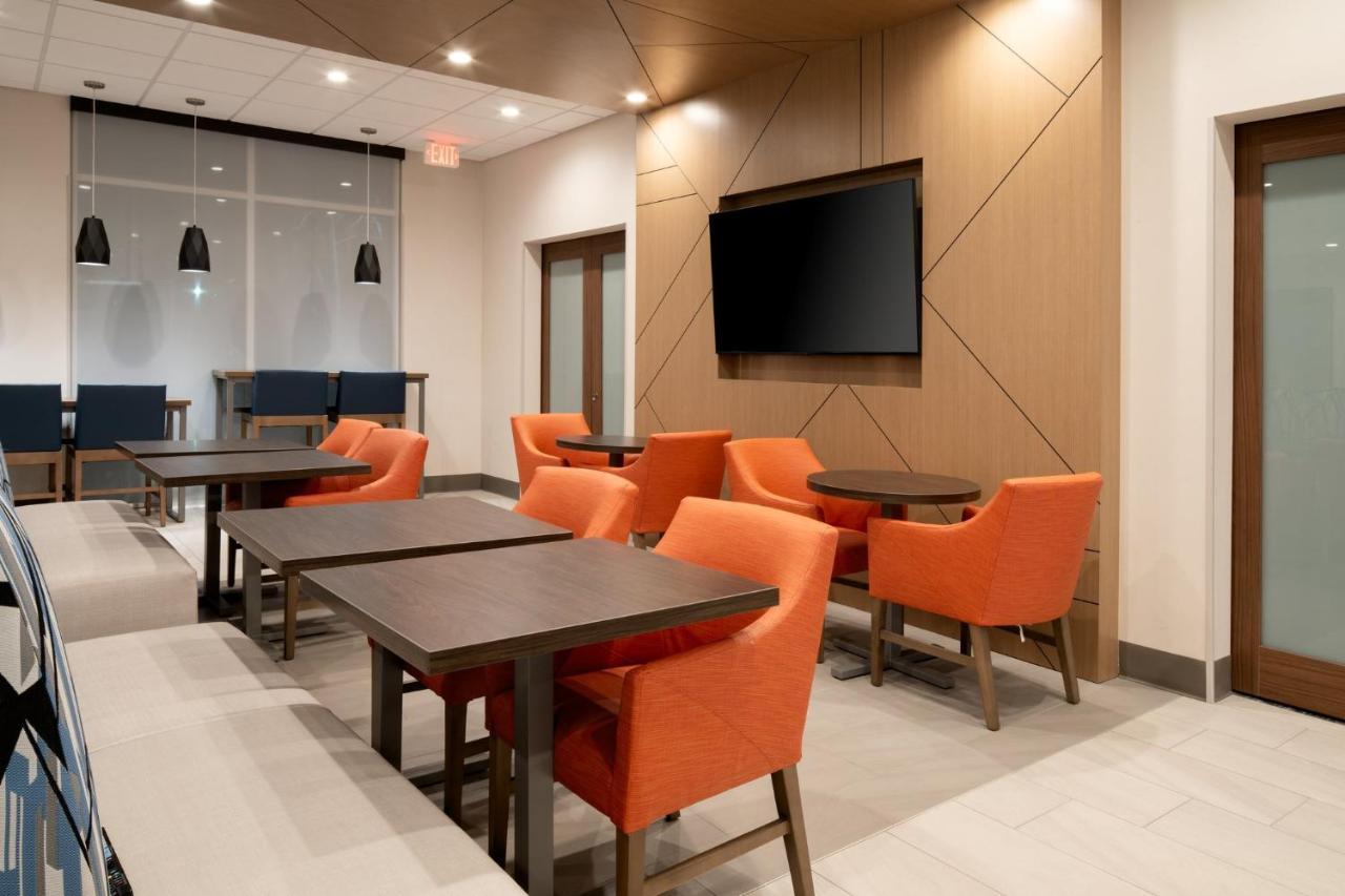 Holiday Inn Express & Suites - Hollister By Ihg Exterior foto
