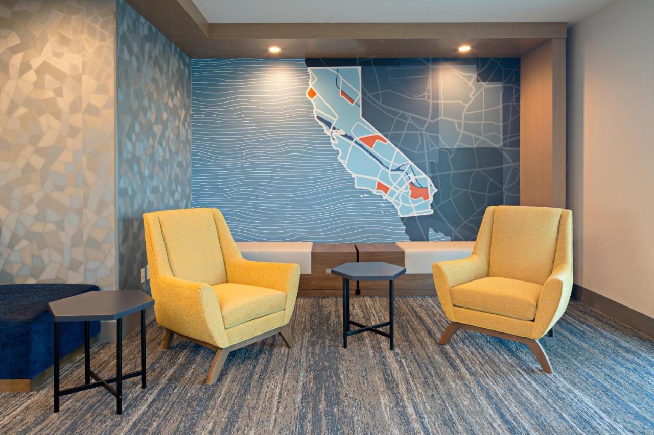 Holiday Inn Express & Suites - Hollister By Ihg Exterior foto