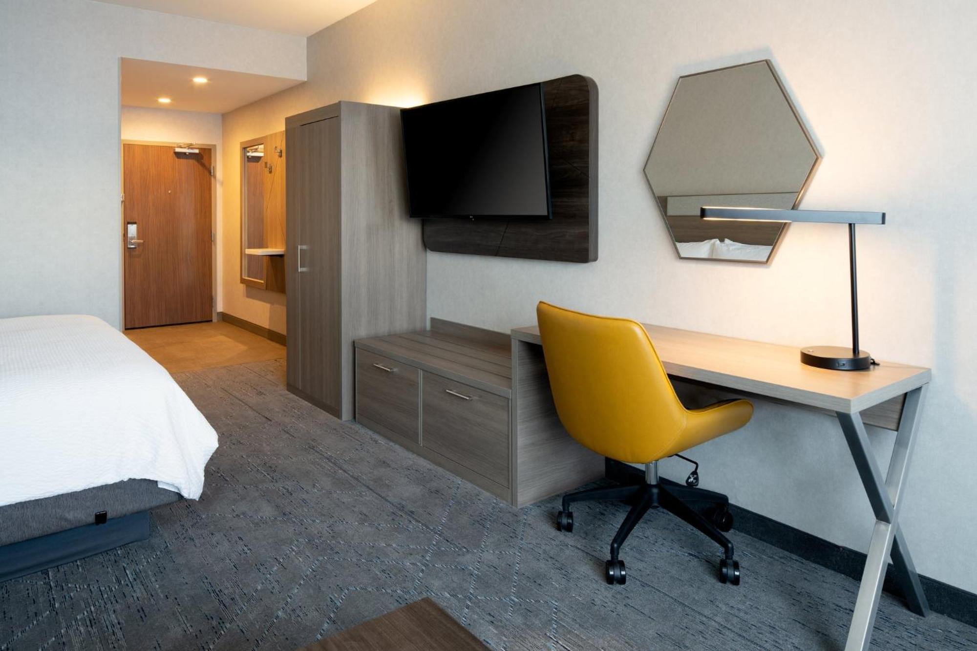 Holiday Inn Express & Suites - Hollister By Ihg Exterior foto