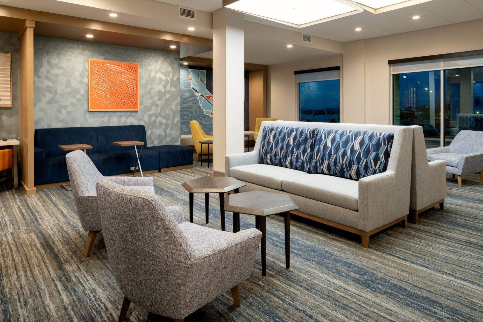 Holiday Inn Express & Suites - Hollister By Ihg Exterior foto